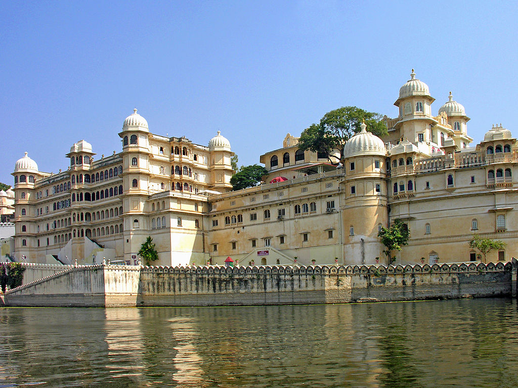 1024px-City_Palace_of_Udaipur.jpg